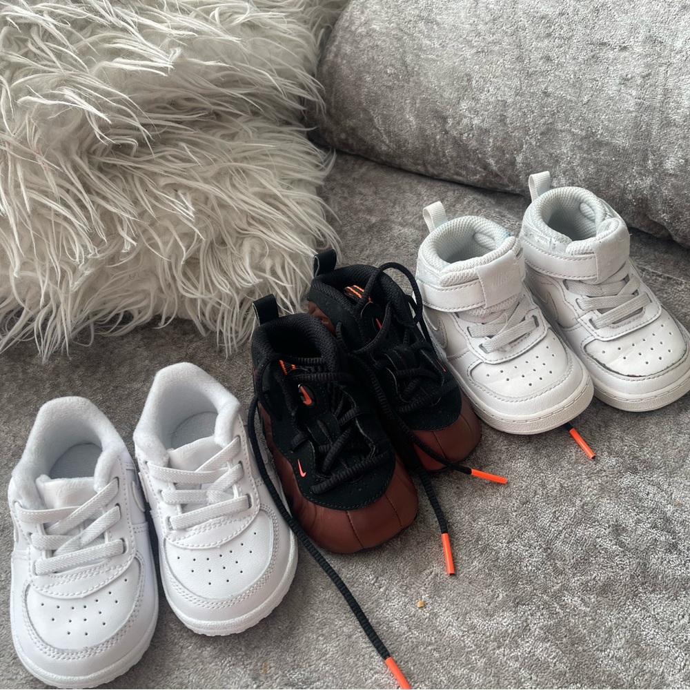 Kids nike size 4 shoes